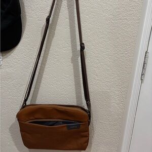 Like New - Bellroy City Pouch Plus